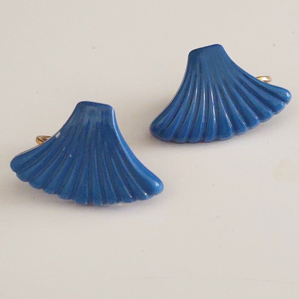 1980's BLUE SCALLOPED WIDE FAN CLIP ON EARRINGS ART DECO MOD